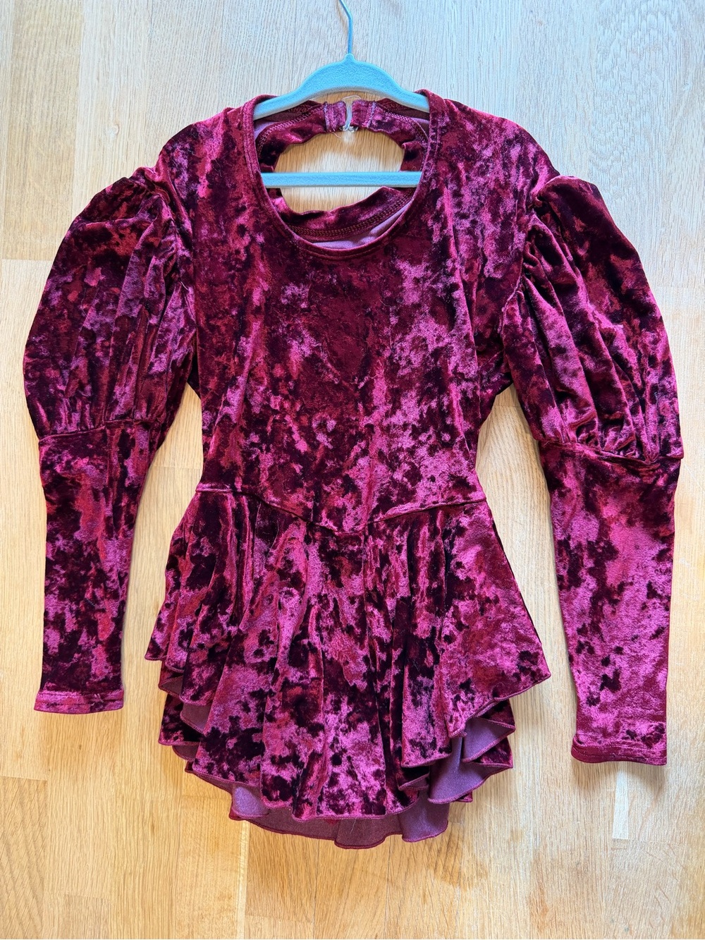 Beautiful Velvet Figure Skating Dress with Long Sleeves sz SM